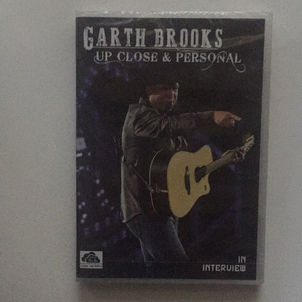 5/$15 Garth Brooks Up and Personal dvd